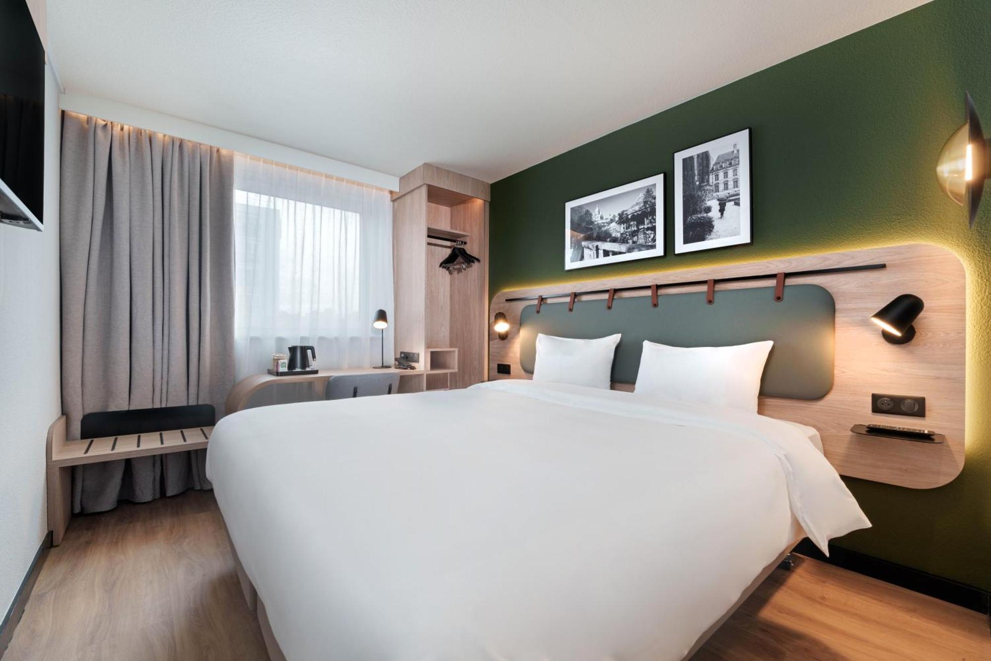 Campanile Paris Ouest - Boulogne Hotel Екстериор снимка